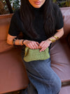 Modella Soleil con borsa Etoile Bag verde Thrilly