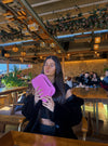 Borsa Soleil Thrilly rosa indossata da modella